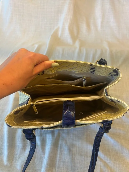 Brahmin Fiora Bucket Bag in Shell White Freshwater with matching wallet - Picture 4 of 6